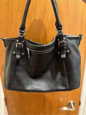 Classic Black Leather Tote Handbag - Sleek Everyday Shoulder Bag